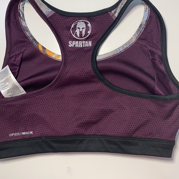 Reebok sports bra with light padding - Picture 2 of 2